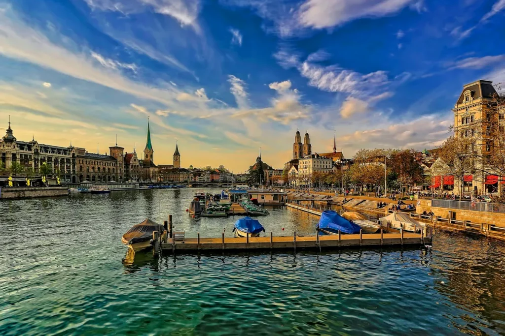 View on the Zurichsee with the town in the background, symbolizing a suitable running route from Hilton Airport Hotel at Zurich.